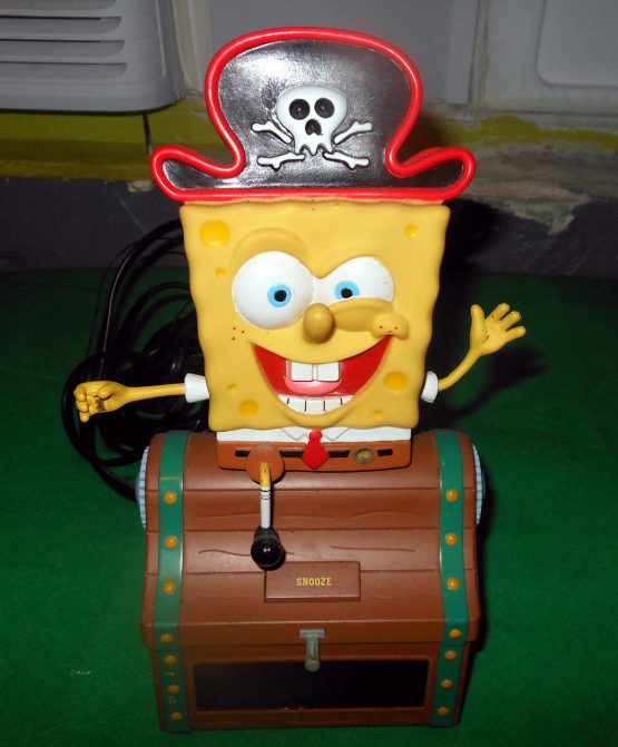 SpongeBob SquarePants Nickelodeon 2003 Pirate Treasure Chest Radio Alarm Clock