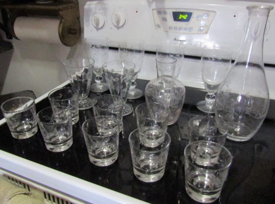 Lot of 17 Beautiful Floral Etched Crystal Wine Drinking Glasses & 2 Vases