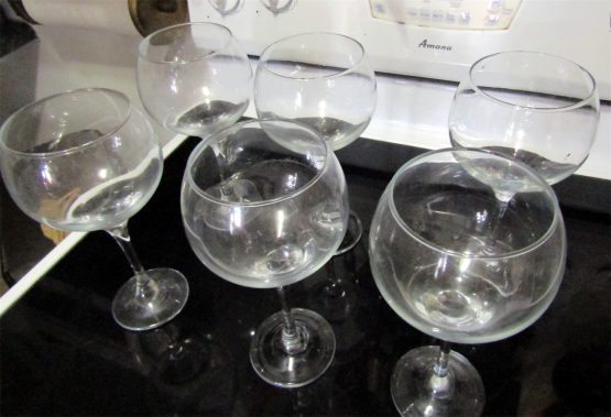 Lot of 6 Beautiful Tall Large Round Wine Drinking Glasses Clear Simple