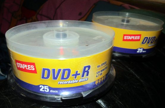 25 Staples DVD+R Recordable Discs 4.7 GB NEW