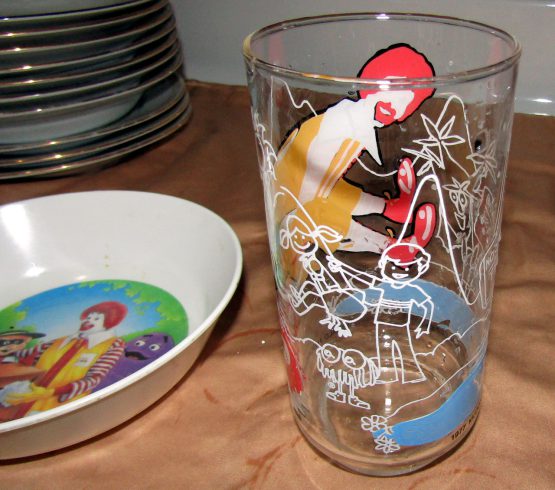 Lot of 2 Vintage Ronalds McDonalds 1977 Drinking Glass & Printed Plastic Plate
