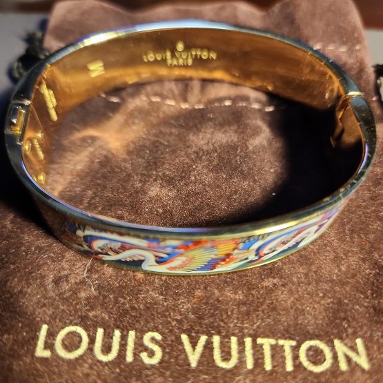 Authentic Louis Vuitton Brasserie LV Confidential M M67353 Bracelet Rose Color Swan Motive