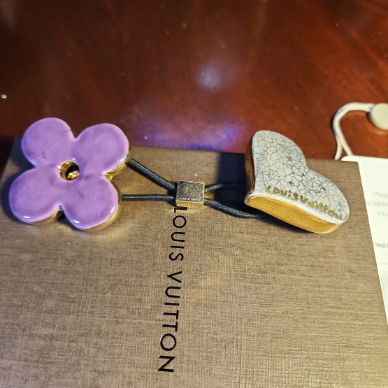 Rare Auth LOUIS VUITTON Stephen Sprouse White Stone Enamel Heart Floral Hair Tie